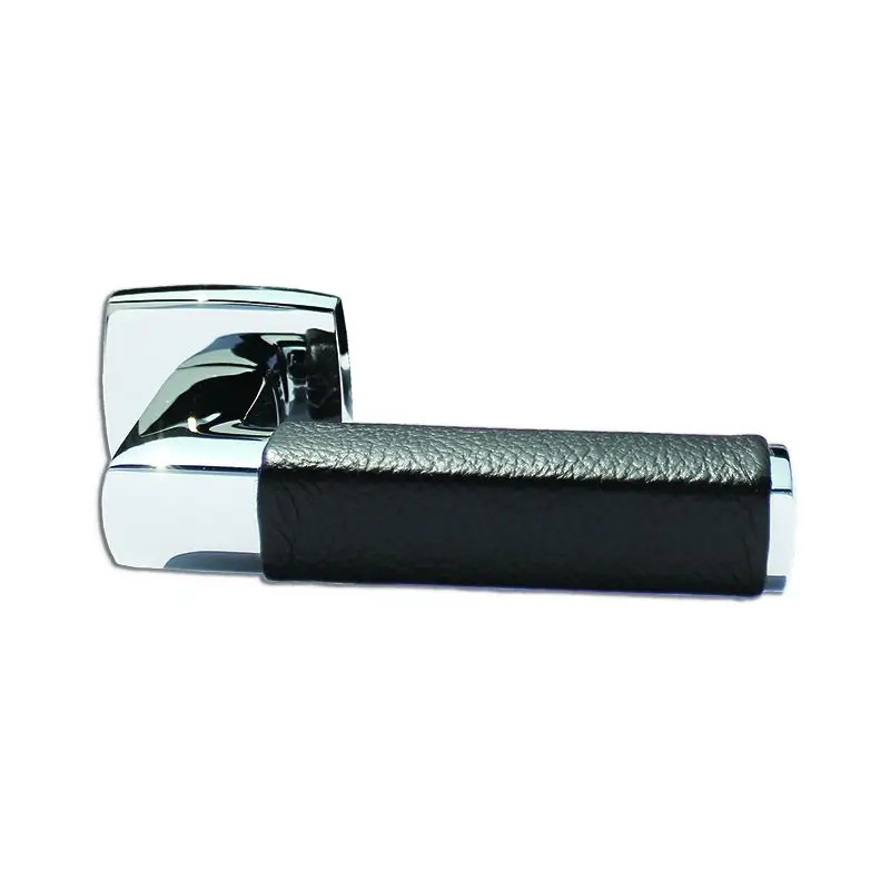 Maniglie per porte in ottone argento cromato con pelle color caffè - Foresti e Suardi, complete di bocchette in poliammide e perno quadro 8 mm. Saldi